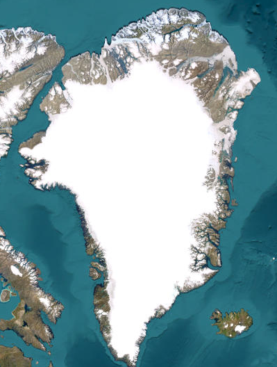 La glace du Groenland au contact des roches et de la mer